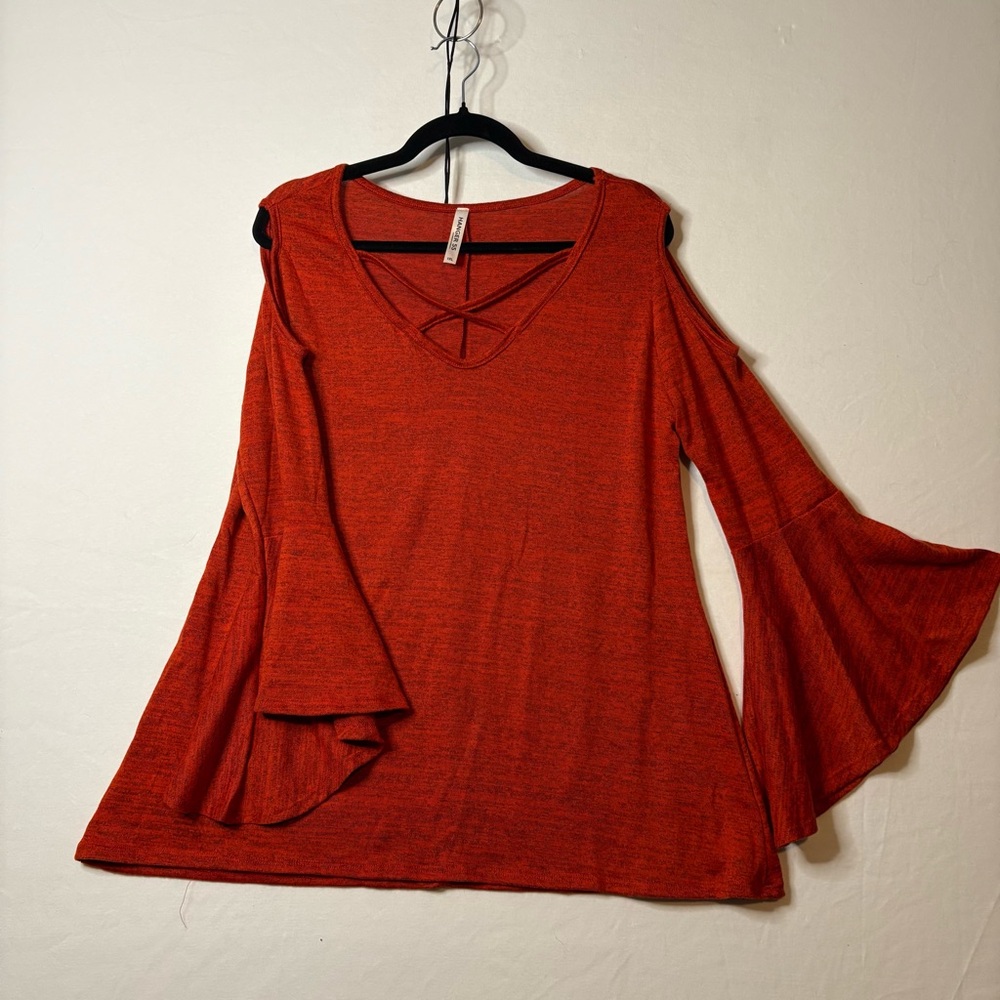 HANGER 55 Cold Shoulder Bell Sleeve Top 1XL Burnt Red
